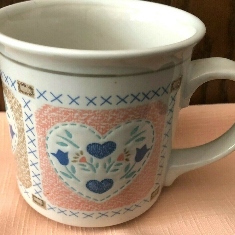 HEARTS CROSS STICH LOOK MUG TEA COFFEE 4" TALL